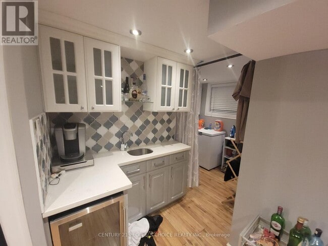 Building Photo - 5486 Hixon Ave