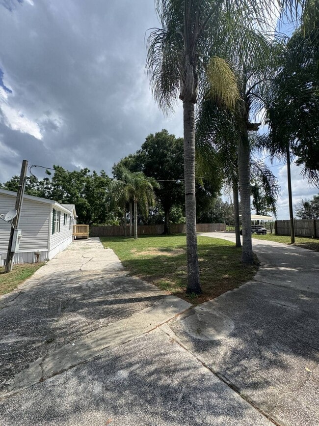 Foto del edificio - 11306 Ewing Dr