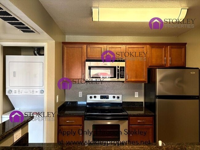 Building Photo - 130 Reflections Dr