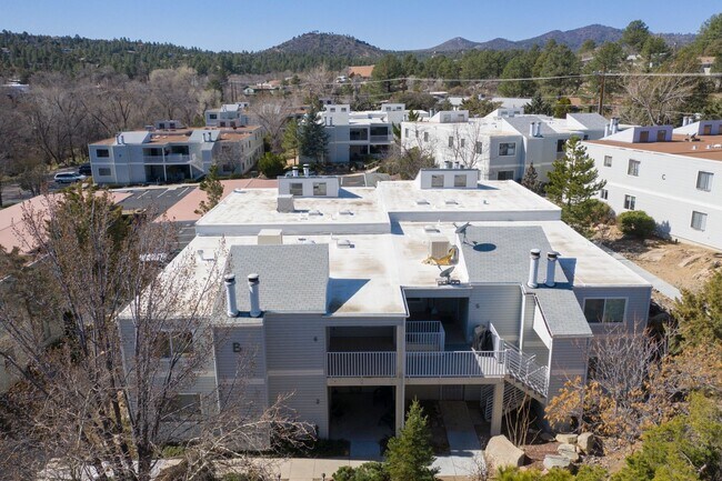 Foto del edificio - 2nd floor condo close to downtown!