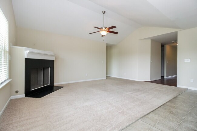 Building Photo - 315 Meadow Vista Ln