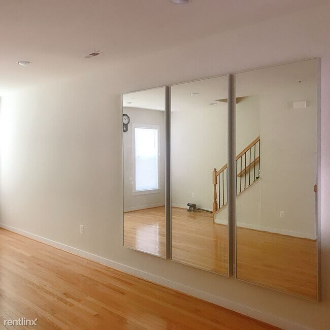 Foto del edificio - 3 br, 3 bath Townhome - 219 Decoverly Dr
