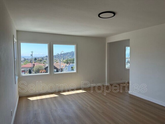 Foto del edificio - 369 Colusa Ave