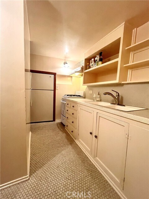 Foto del edificio - 8264 Gould Ave