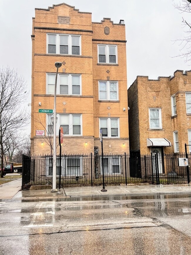 Building Photo - 3355 W Huron St
