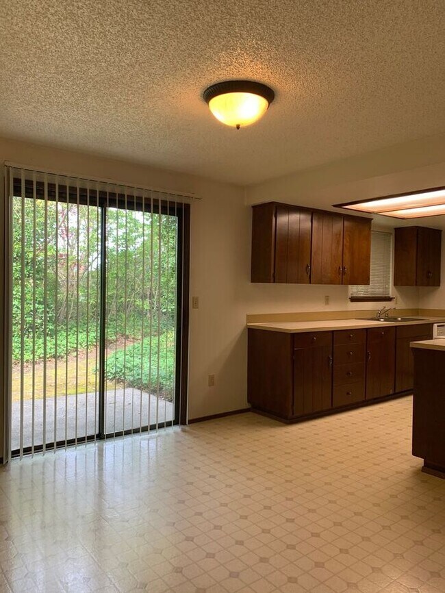 Foto del edificio - Nice 2 Bedroom Duplex in Edgewood!