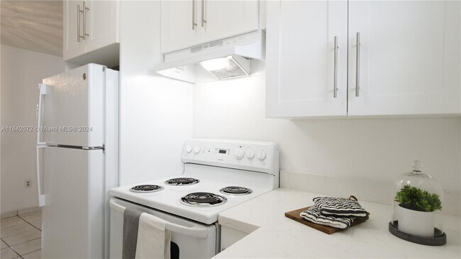 Foto del edificio - 2496 SW 17th Ave