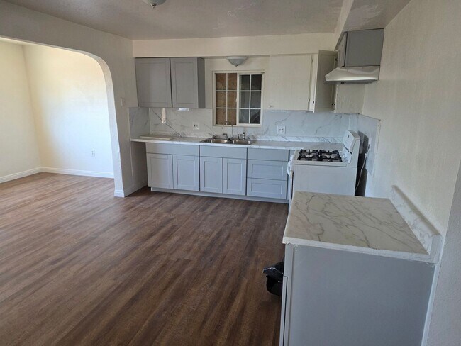 Foto del edificio - 9217 Beech Ave