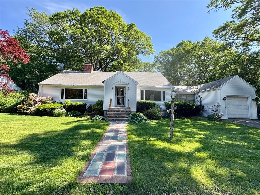 Primary Photo - 379 Newton St