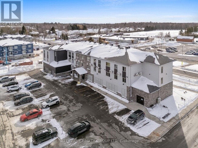 Building Photo - 979 N Russell Rd