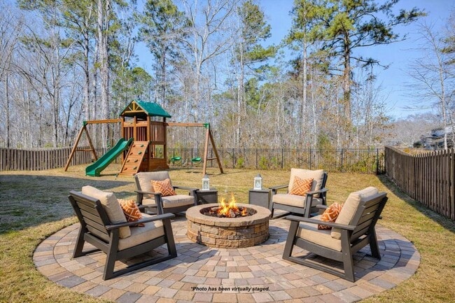 Foto del edificio - 565 River Oaks Ln