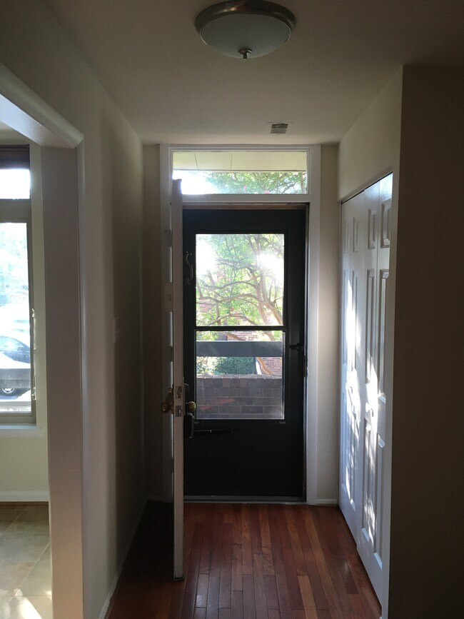 Foto del edificio - 1777 S Hayes St