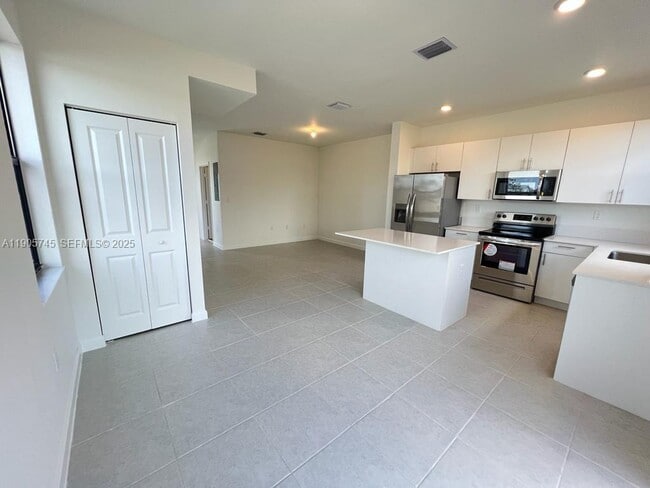 Foto del edificio - 28610 SW 133rd Ct