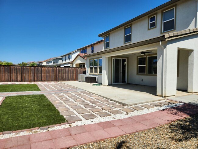 Building Photo - 10068 Carinata Dr