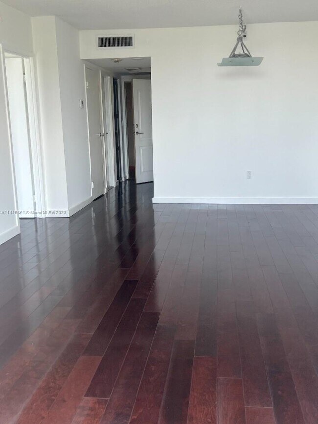 Building Photo - 3675 N Country Club Dr