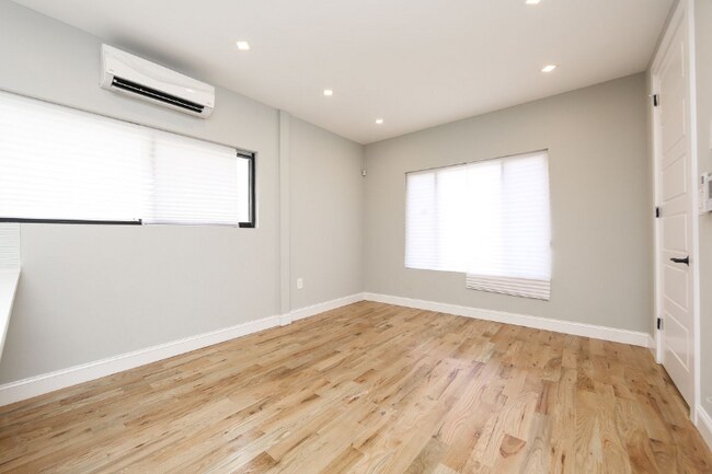 Foto del edificio - 936 E 87th St