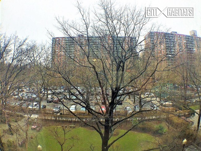 Building Photo - 400 Central Park W