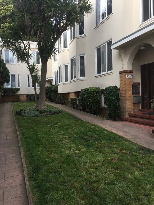 Foto del edificio - 3852 California St