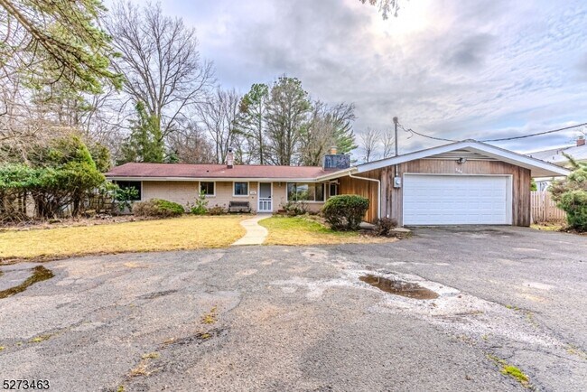 Building Photo - 342 Walker Rd