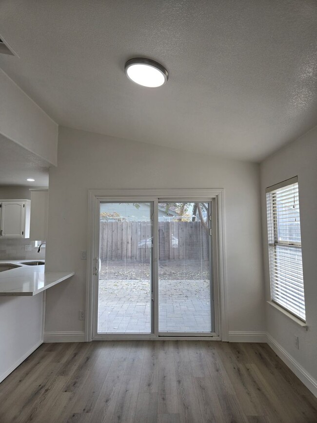 Building Photo - 3884 Paula Ct