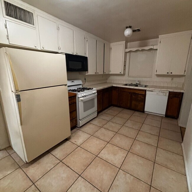 Foto del edificio - 4 Bedroom House in Hudson Park