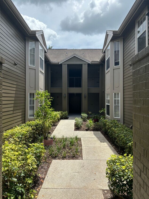 Foto principal - Residences at Sabal Point Spacious 2/2