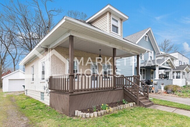Building Photo - 428 S Clemens Ave