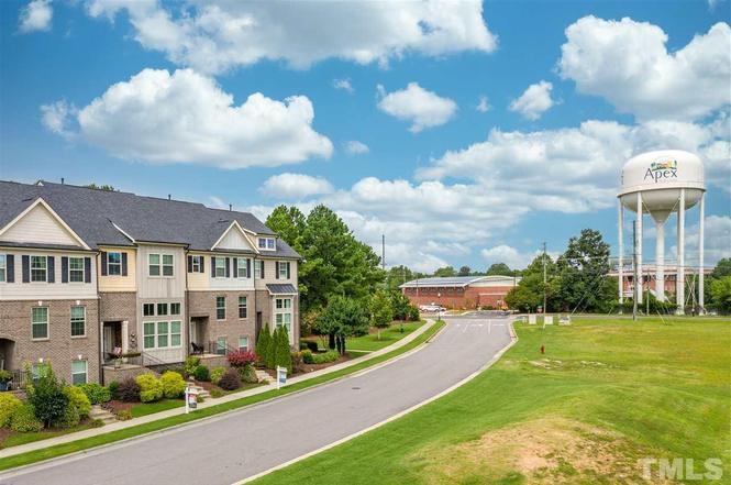 Foto principal - 607 Old Mill Village Dr