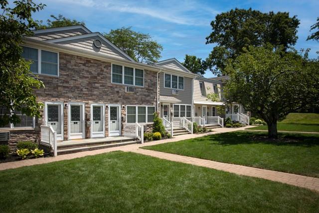 Primary Photo - 45 Fairfield Way
