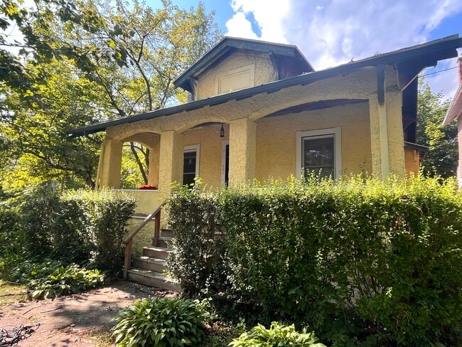 Building Photo - 204 W Yates St