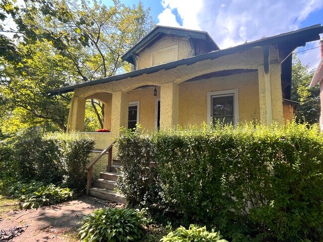 Foto del edificio - 204 W Yates St