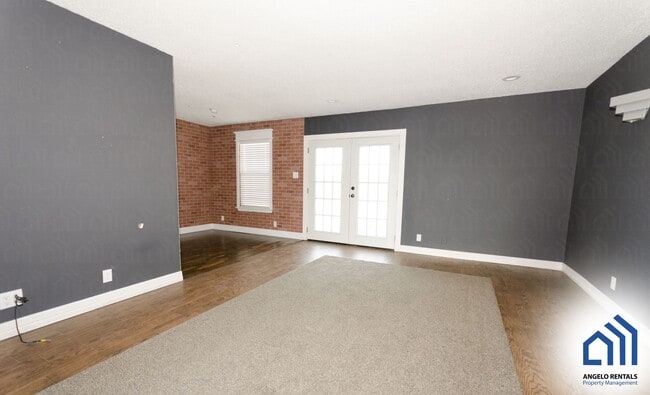Building Photo - 610 W 25th St
