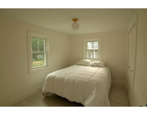 Building Photo - 185 Balsam St