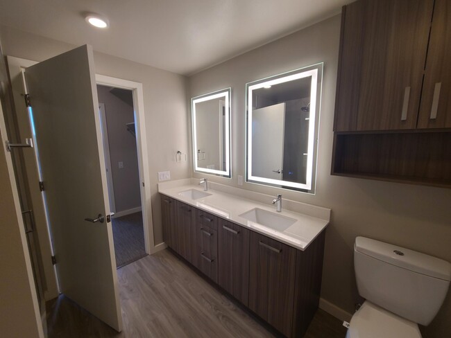 2 bedroom 2B2B his and her personal vanity. S205Gsp - 888 Bellevue