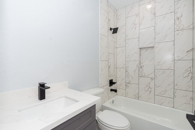 Foto del edificio - 6513 Avenue B