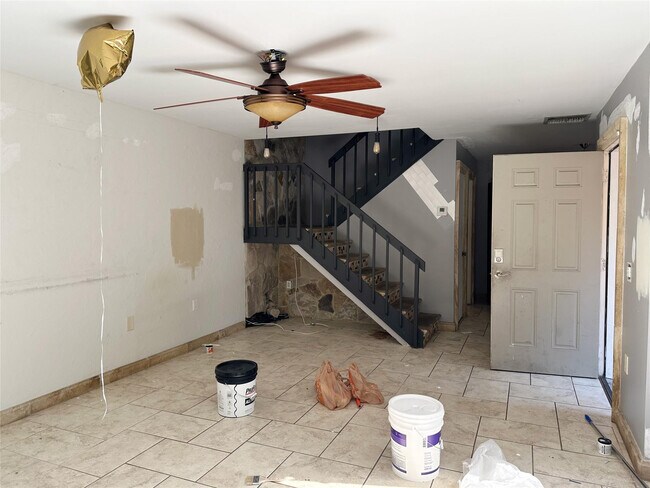 Foto del edificio - 1700 Embassy Dr