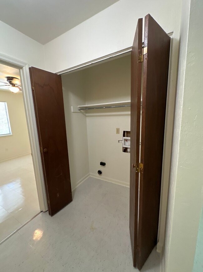 Foto del edificio - 3708 Donovan Drive. Unit C