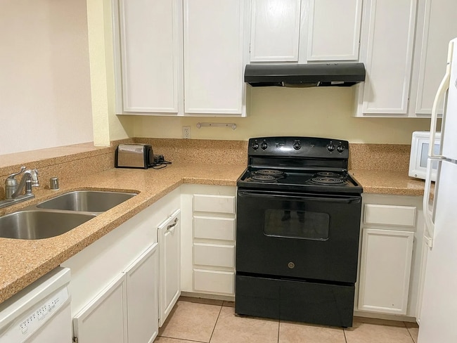 Building Photo - 5985 Dandridge Ln
