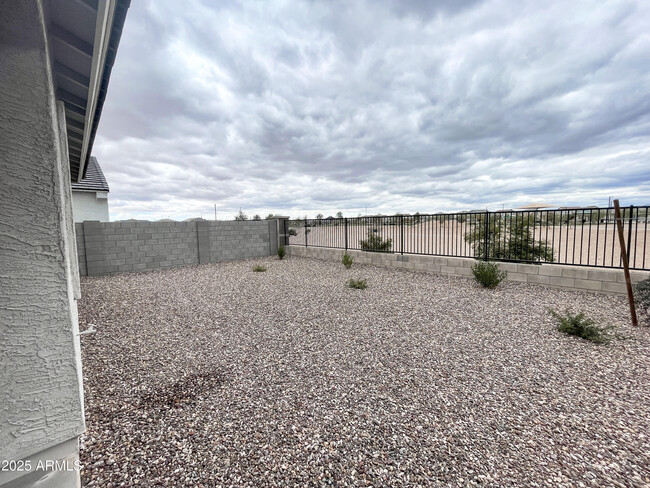 Building Photo - 18444 W Desert Holw Dr