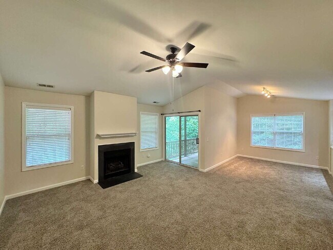 Foto del edificio - Beautiful 2 Bedroom Condo in Cary!