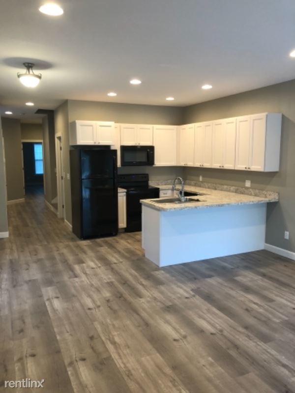 Building Photo - 4 br, 3 bath Townhome - 628 Davis St
