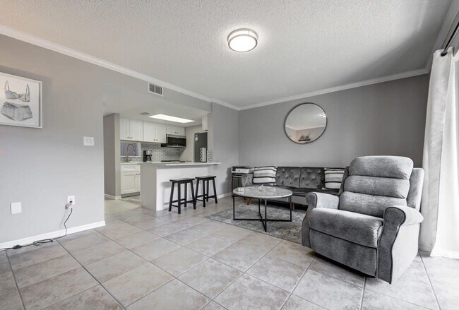 Foto del edificio - 603 Shorewood Dr