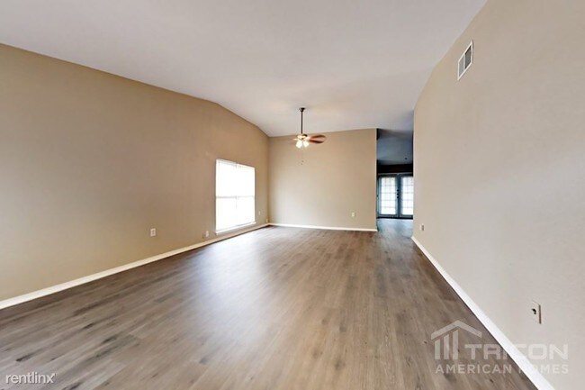 Building Photo - 14615 Hillside Ridge