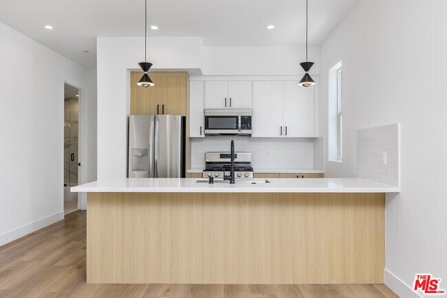 Foto del edificio - 5048 Cleon Ave