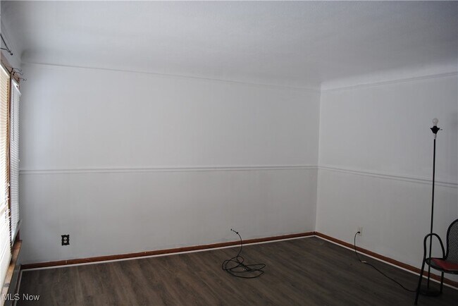 Foto del edificio - 24850 Zeman Ave