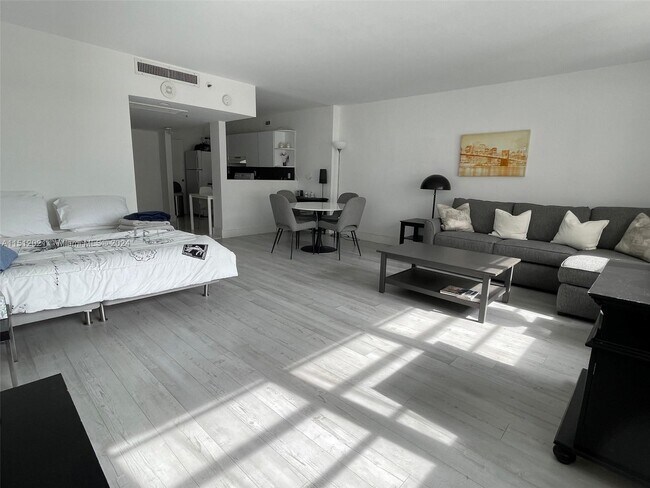 Foto del edificio - 100 Lincoln Rd