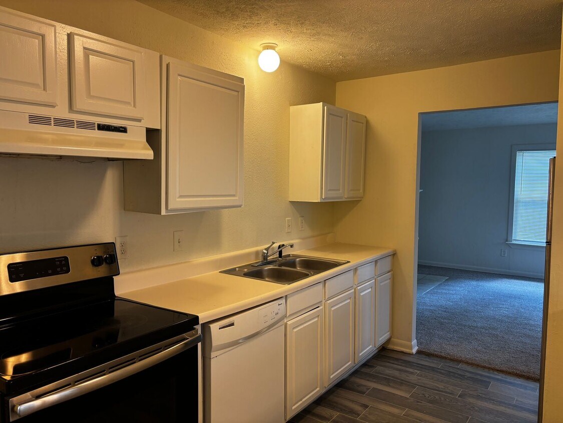 Foto principal - 3 Bedroom 2 Bath