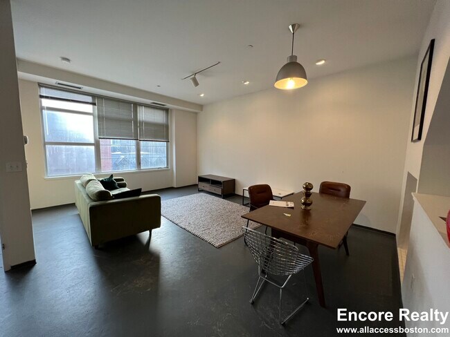 Foto del edificio - 160 E Berkeley St