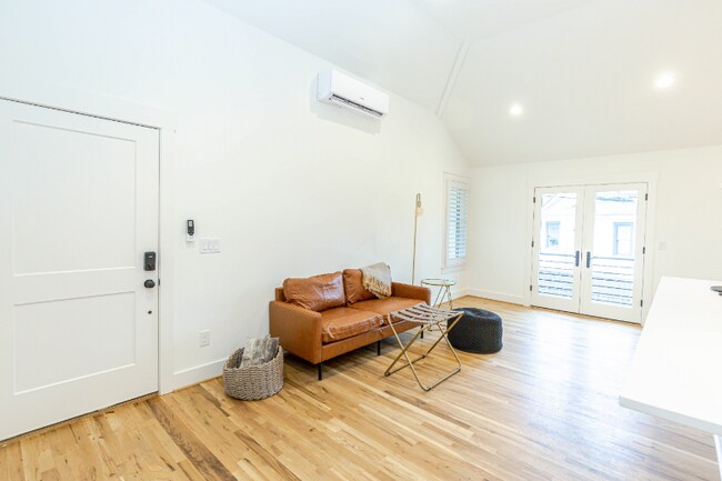 Building Photo - 2213 Belmont Blvd