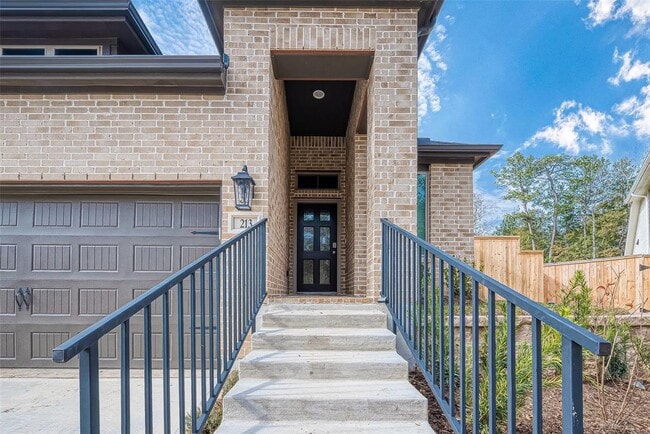 Building Photo - 213 McCrea Ct